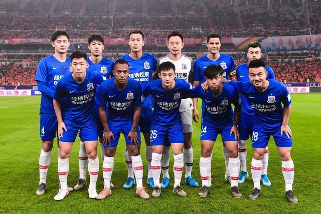 连丢2局！梁靖崑直摇头，孙颖莎耐心给他复盘，王艺迪一旁看热闹