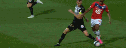 詹姆斯关键三分绝杀