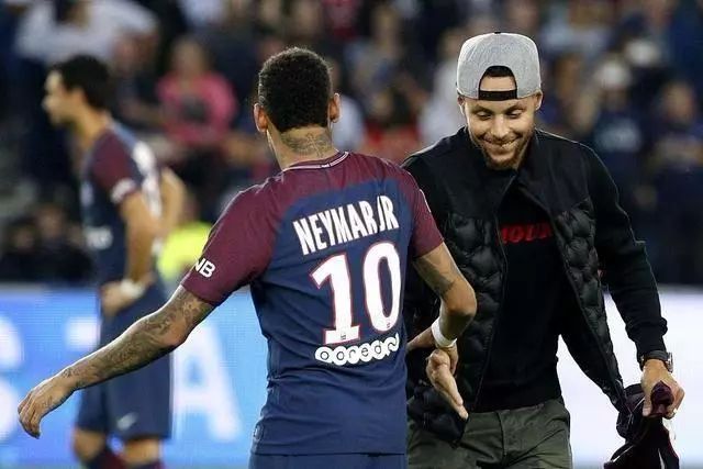 世体：近三千英格兰球迷做客，皇马vs曼城安排1700名安保